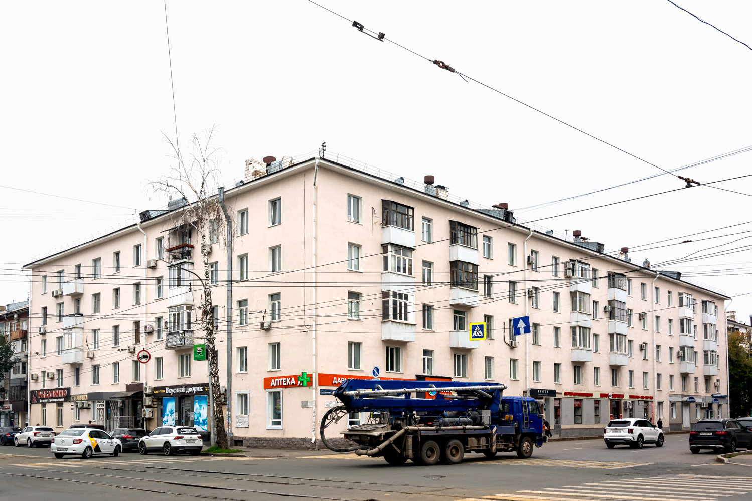 Уфа, Улица Пархоменко, 97 / Революционная улица, 101