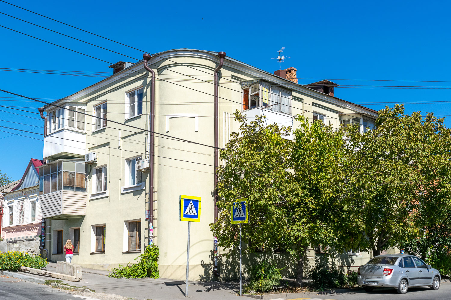 Ростов-на-Дону, Улица Варфоломеева, 35 / 1-й переулок, 24