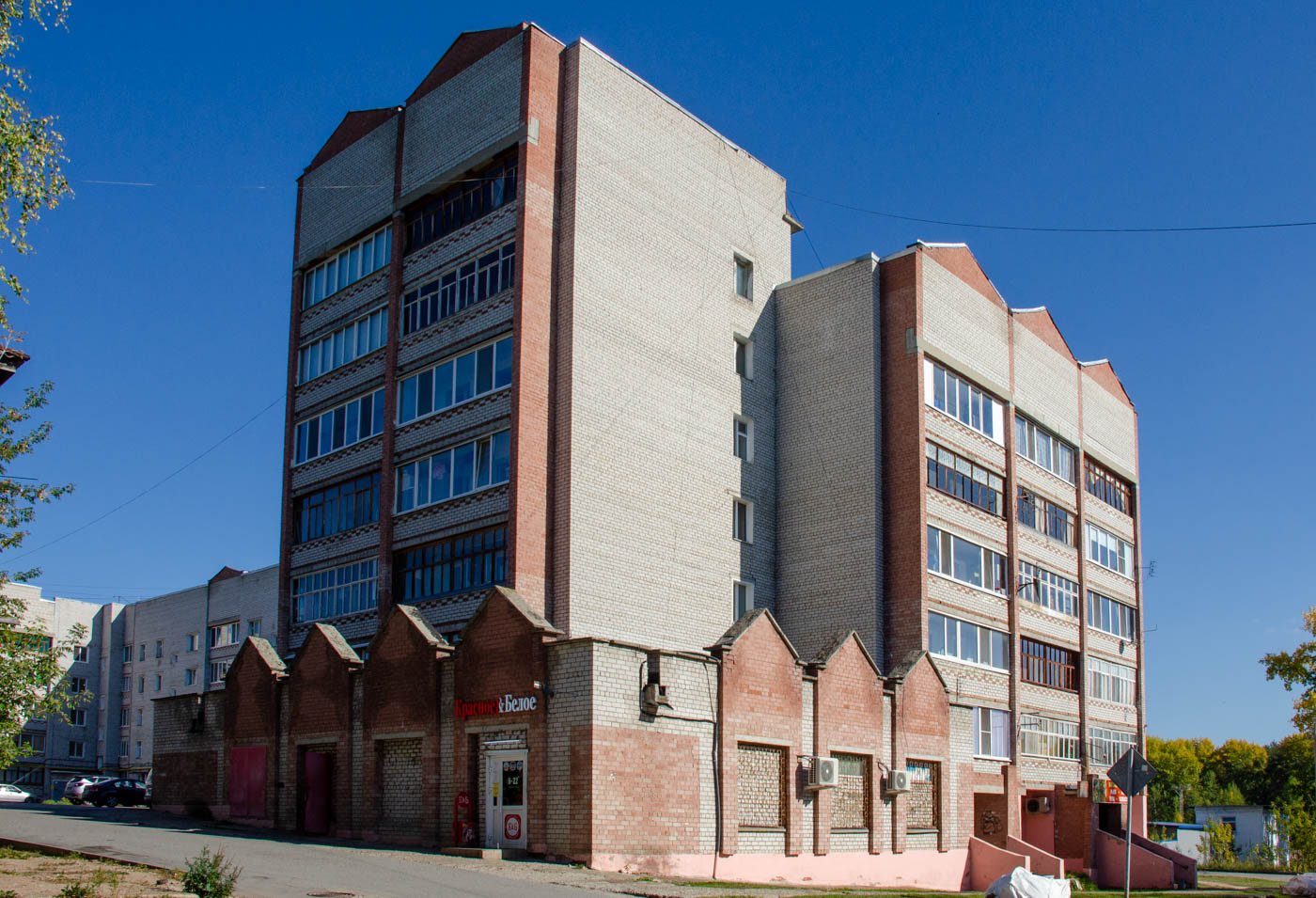 Соликамск, Улица Бумажников, 2 / Улица Культуры, 18
