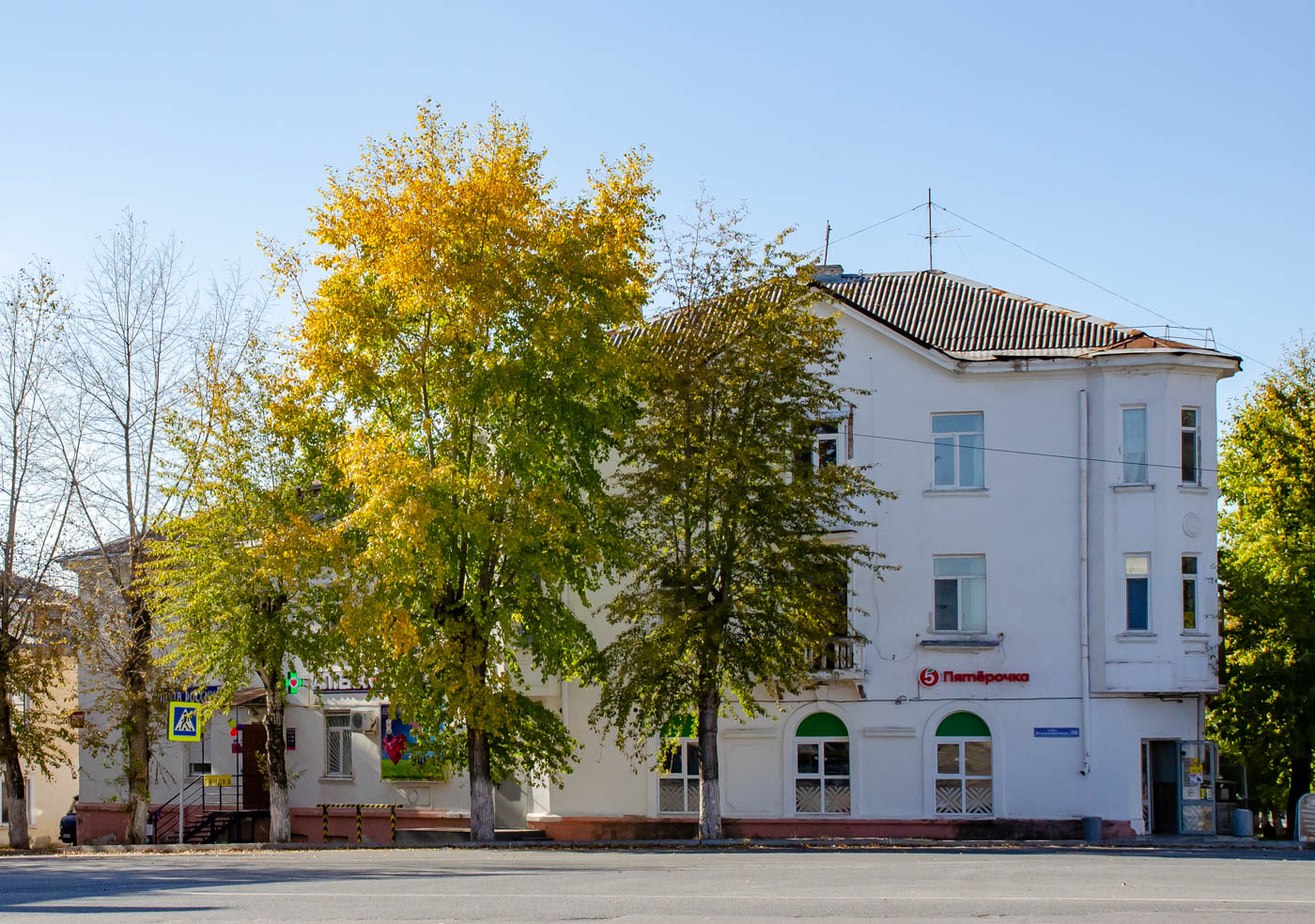 Соликамск, Большевистская улица, 36 / Улица Черняховского, 23
