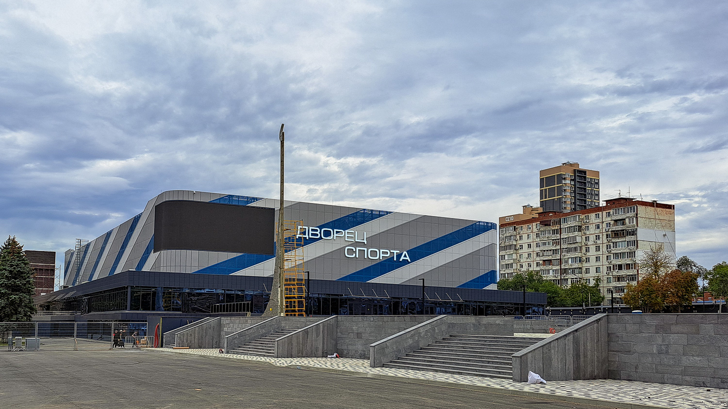 Ростов-на-Дону, Халтуринский переулок, 103; Улица Малюгиной, 127 / Братский переулок, 90