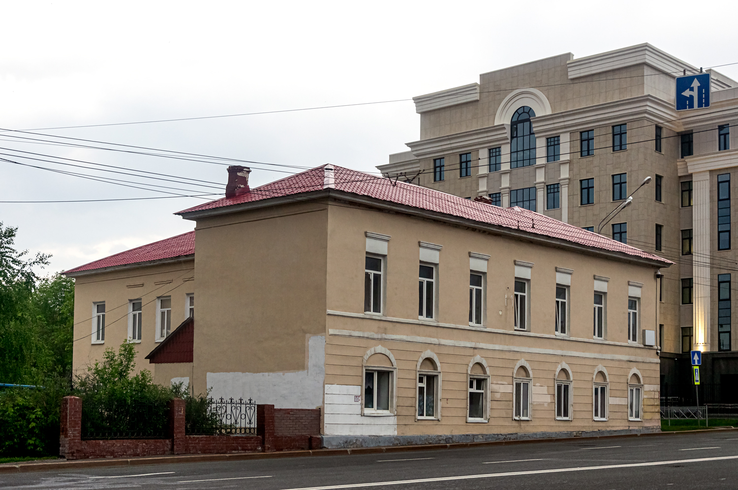 Уфа, Улица Гоголя, 13 / Улица Заки Валиди, 37/1 Уфа, Улица Гоголя, 13 / Улица Заки Валиди, 37/1