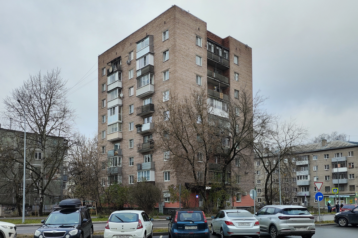 Псков, Гражданская улица, 13 / Улица Яна Фабрициуса, 3А