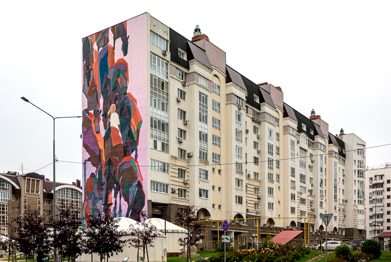 Уфа, Улица Чернышевского, 71/1. Монументальное искусство (мозаики, росписи, барельефы, сграфито)