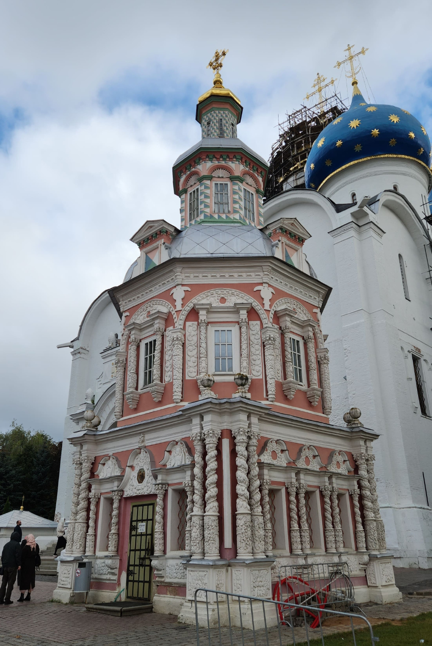 Sergiev Posad, Свято-Троицкая Сергиева лавра, Надкладезная часовня