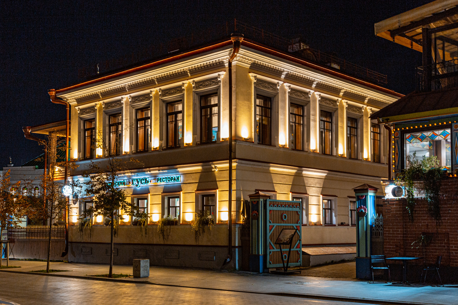 Казань, Улица Шигабутдина Марджани, 10-12