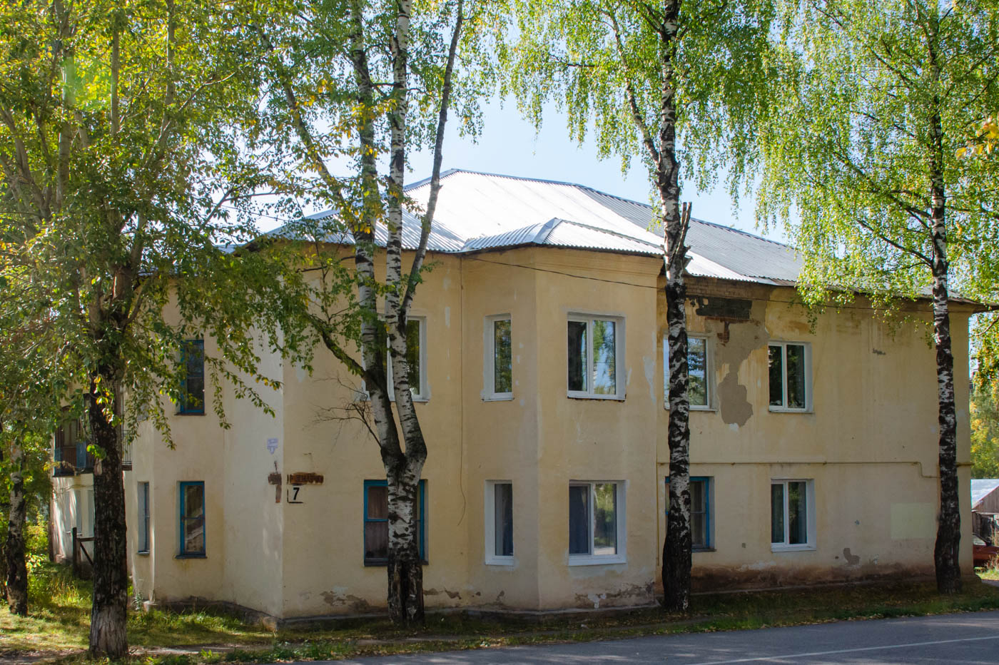 Solikamsk, Улица 3-й Пятилетки, 26 / Улица Розалии Землячки, 7