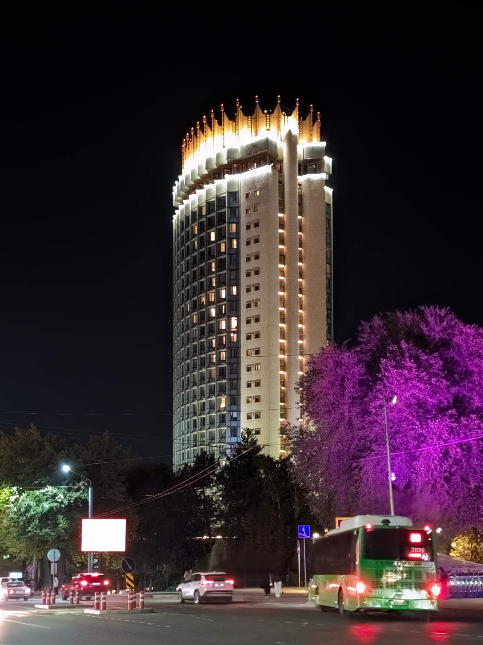 Алматы, Проспект Достык, 52