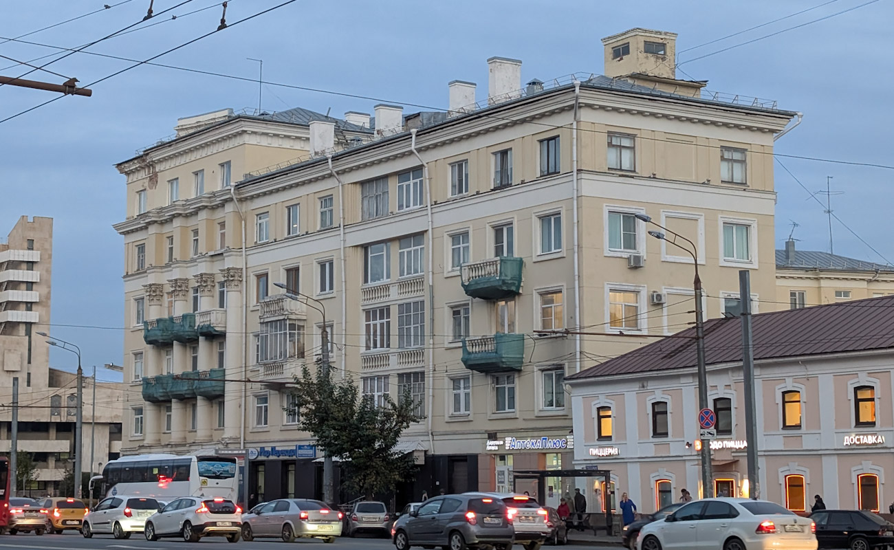 Kazań, Улица Татарстан, 3 / Улица Шигабутдина Марджани, 2