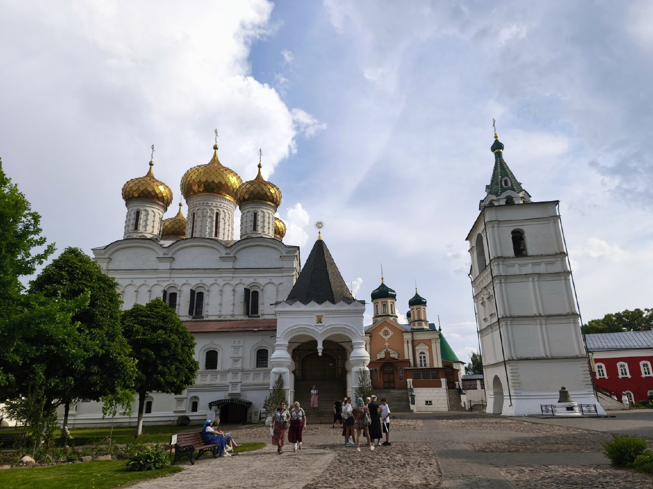 Кострома, Улица Просвещения, 1 (Троицкий собор)