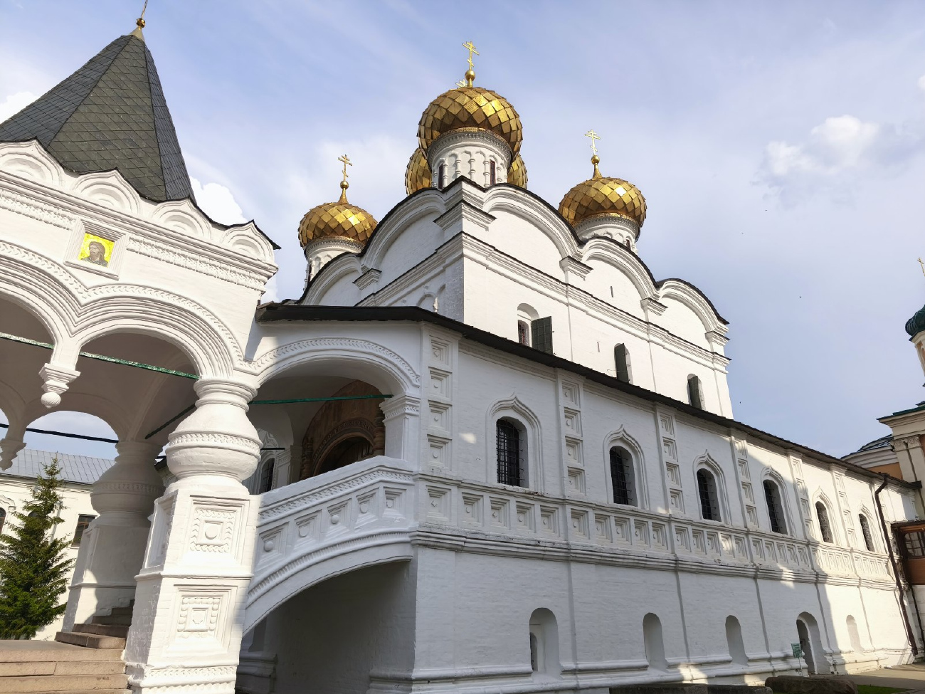 Кострома, Улица Просвещения, 1 (Троицкий собор)