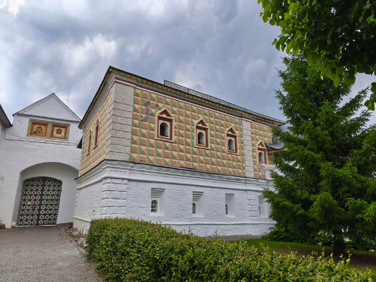 Кострома, Улица Просвещения, 1 (палаты Романовых)