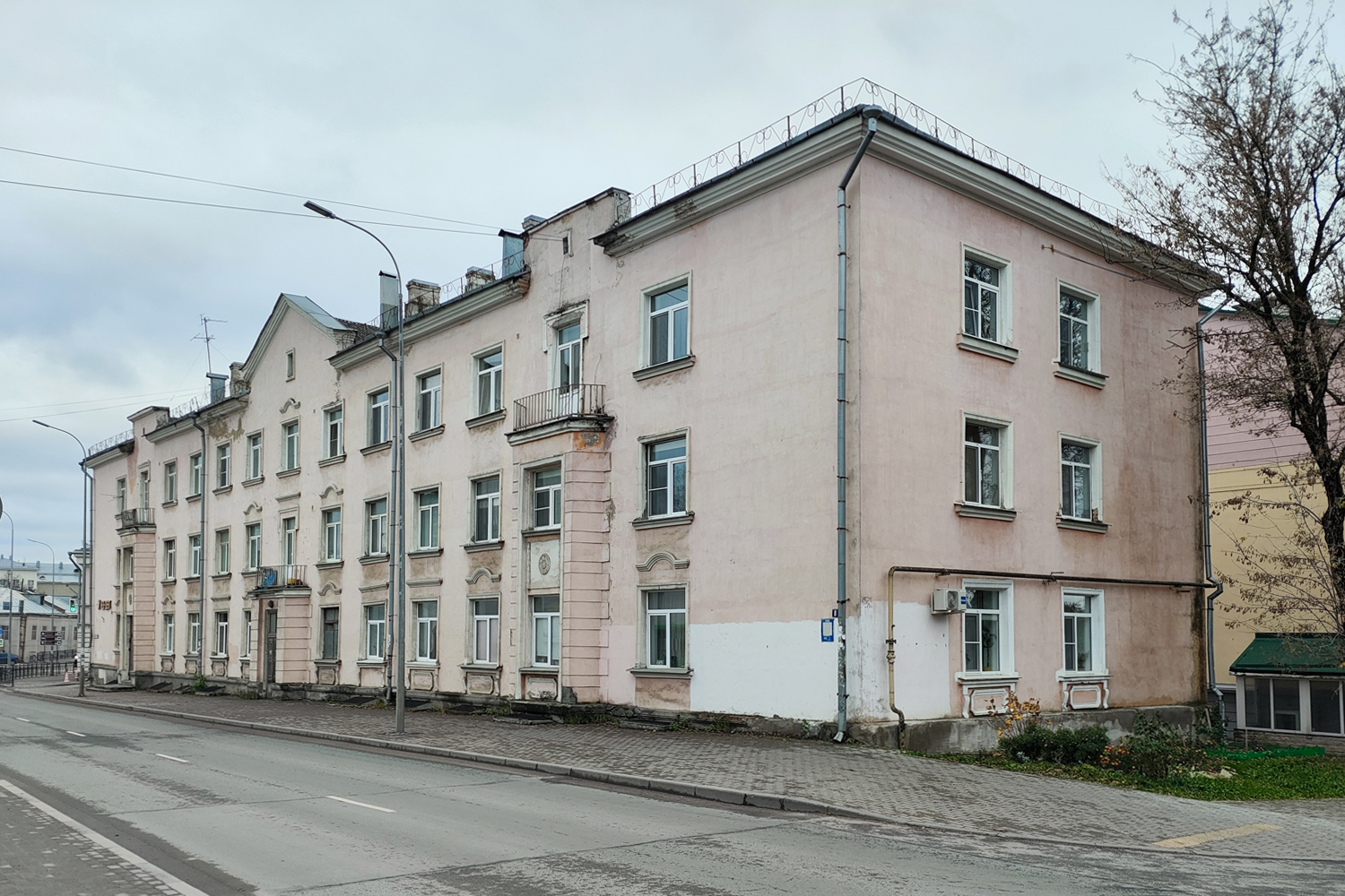 Псков, Улица Леона Поземского, 8