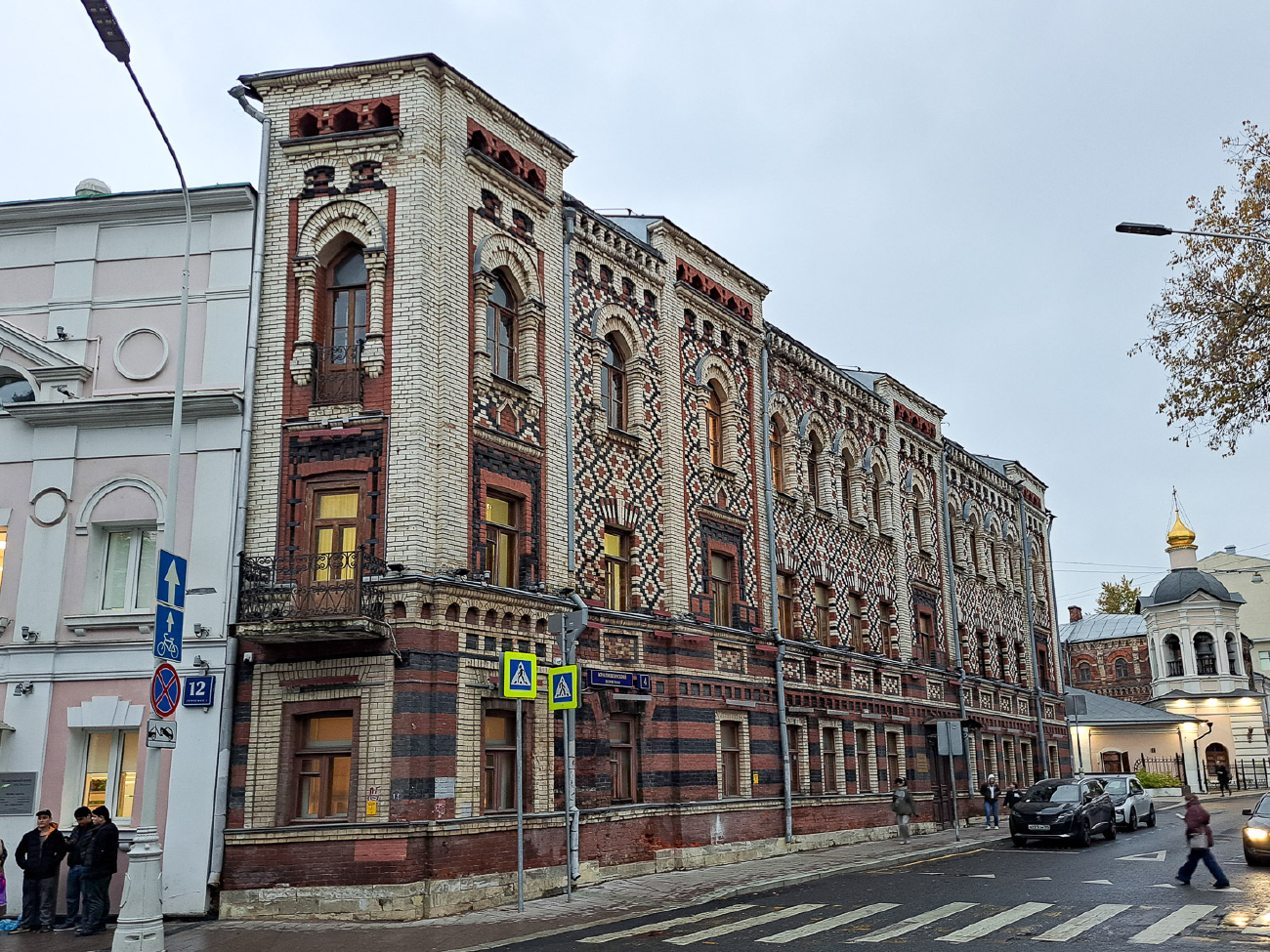 Москва, Крапивенский переулок, 4 / Петровский бульвар, 10