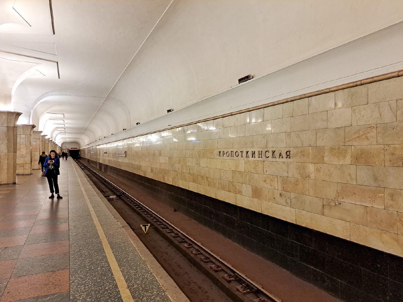 Москва, Сокольническая линия Московского метрополитена, станция метро «Кропоткинская»