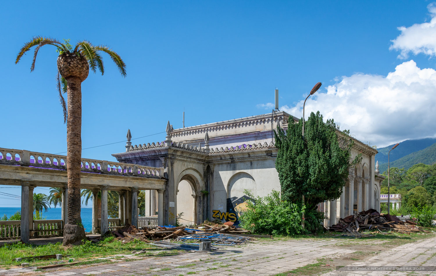 Гагра, Площадь имени Калба