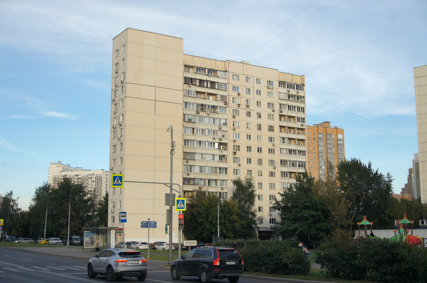 Москва, Улица Верхние Поля, 24