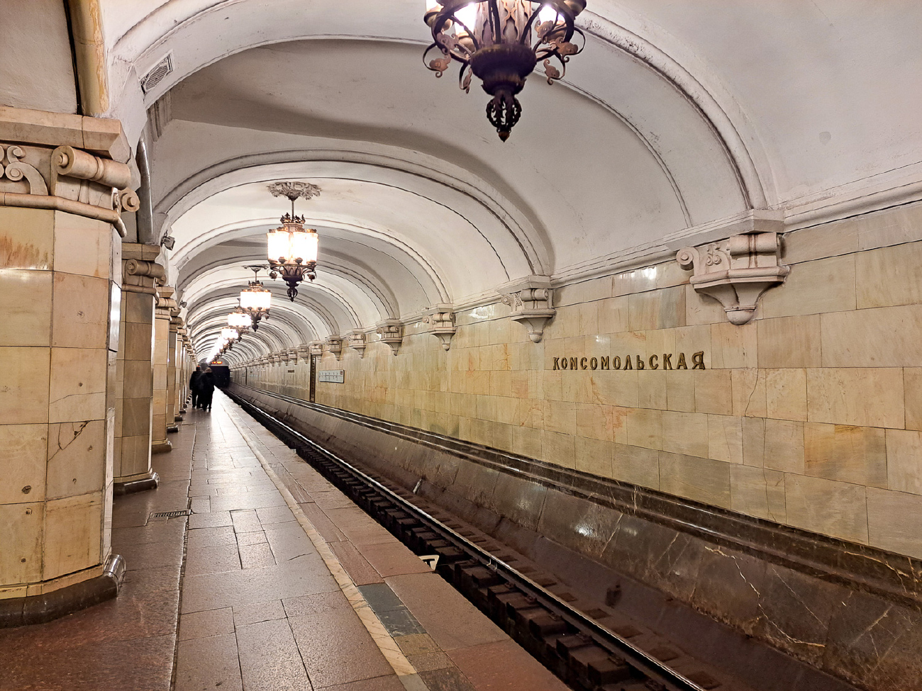 Москва, Кольцевая линия Московского метрополитена, станция метро «Комсомольская»