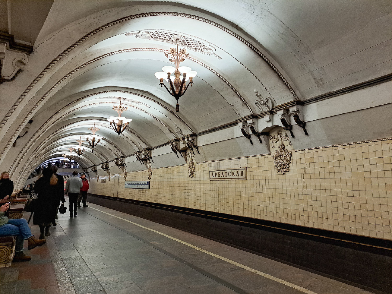 Moscow, Арбатско-Покровская линия Московского метрополитена, станция метро «Арбатская»