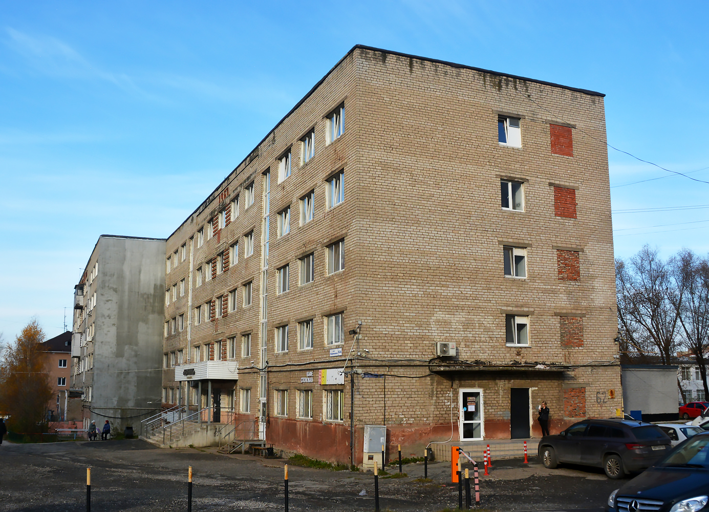 Perm, Улица Нефтяников, 62; Улица Нефтяников, 62А