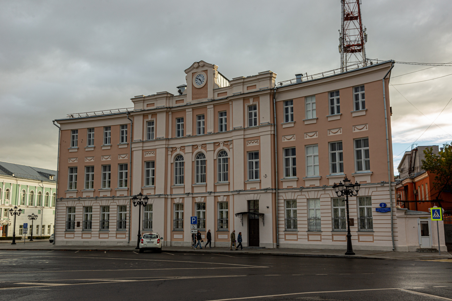 Тверь, Площадь Михаила Тверского, 2 / Новоторжская улица, 24