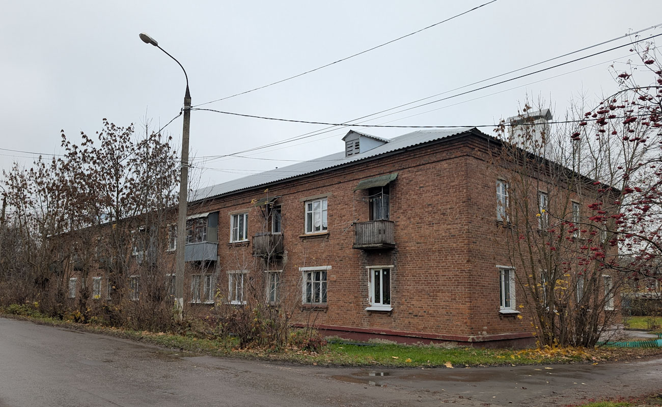 Подольск, Плещеевская улица, 68 / Улица Левитана, 1