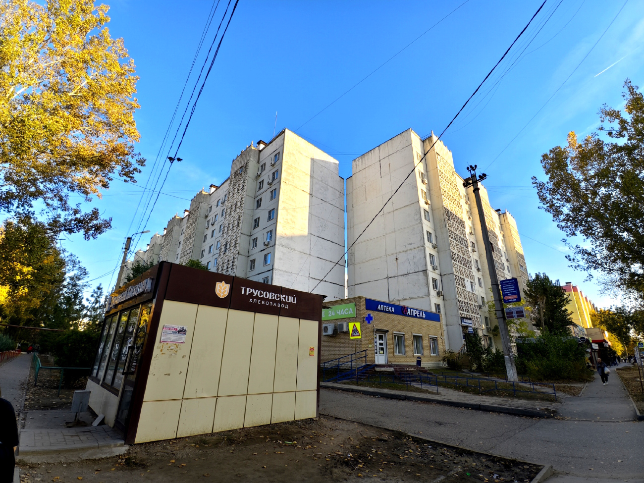 Астрахань, Жилая улица, 11; Жилая улица, 13