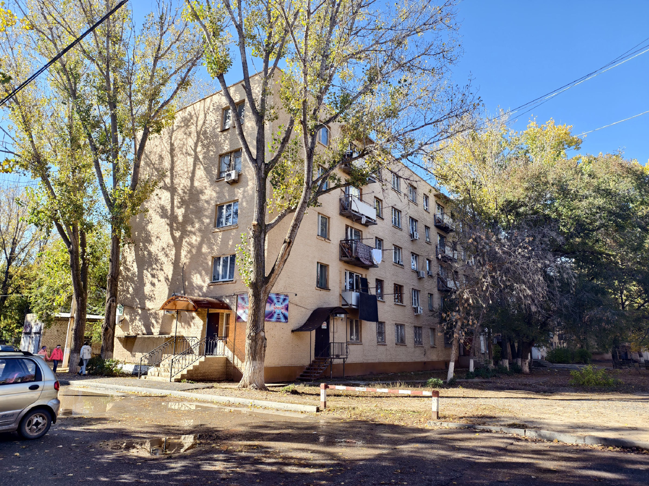 Нариманов, Астраханская улица, 10