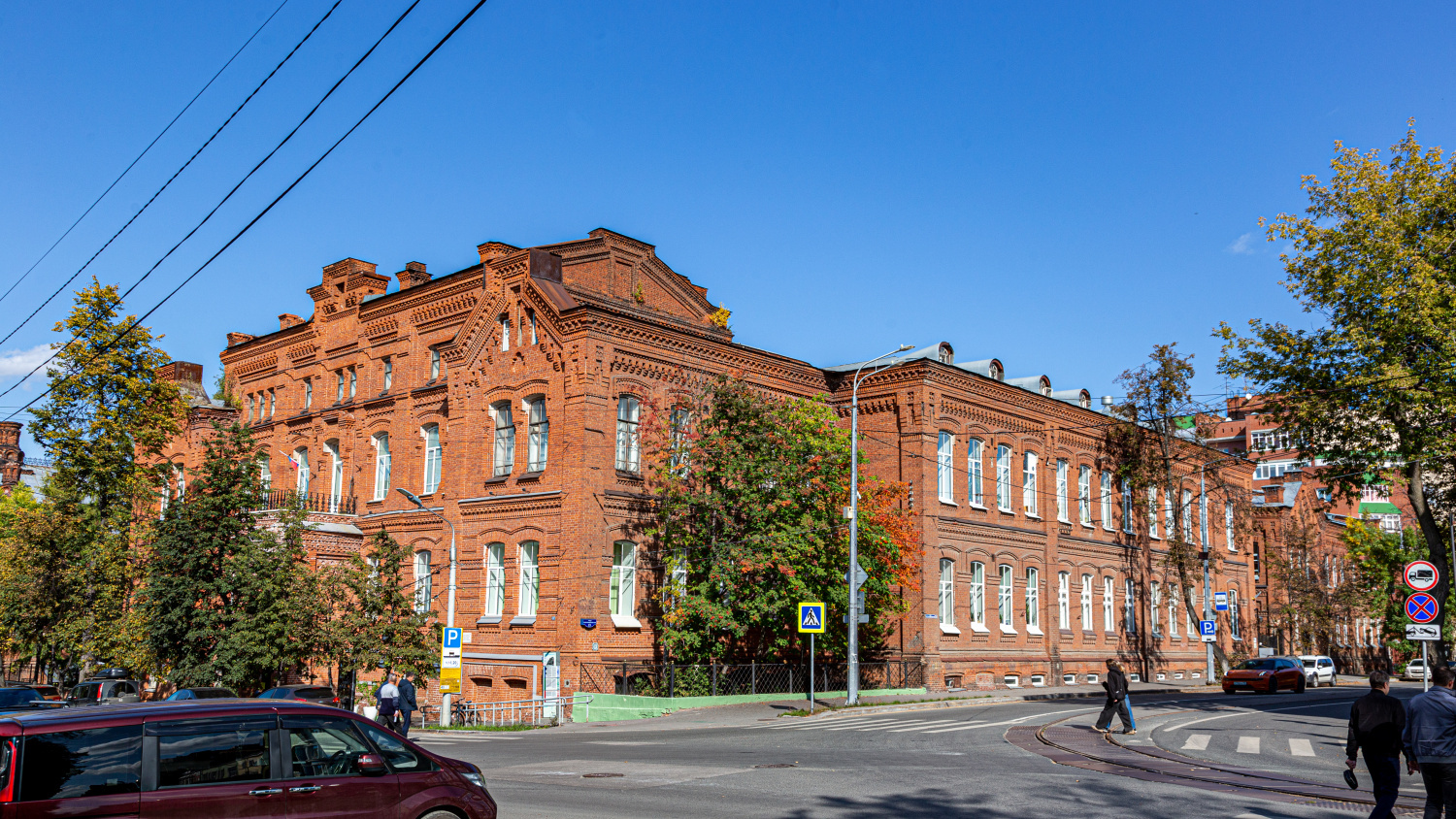 Пермь, Петропавловская улица, 23 / улица 25-го Октября, 10