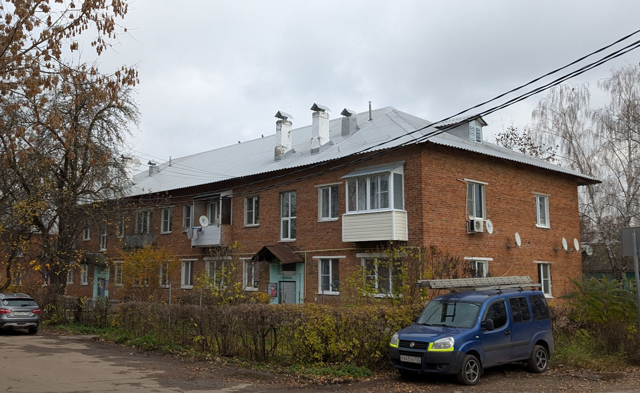 Подольск, Улица Левитана, 4 / Улица Суворова, 13