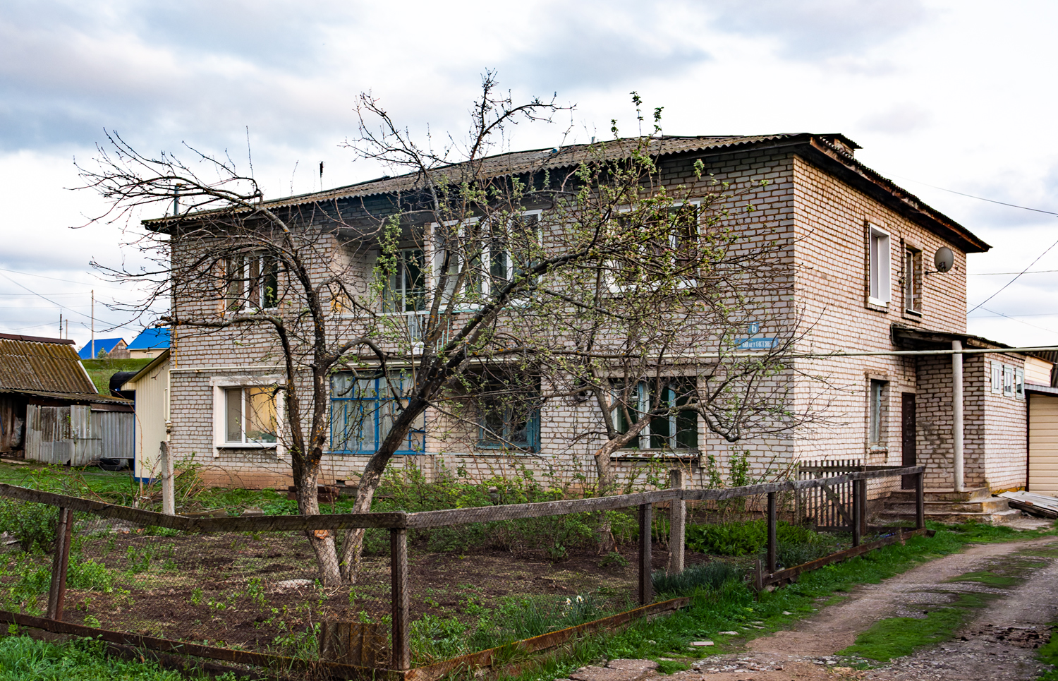 Бирский район, прочие н.п., с. Баженово, улица 60 лет Октября, 6