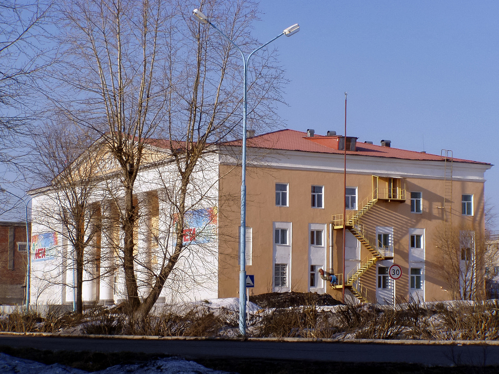 Углеуральский, Улица Мира, 28