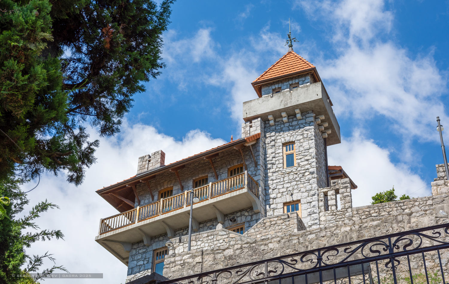 Гагра, Проспект Ардзинба*