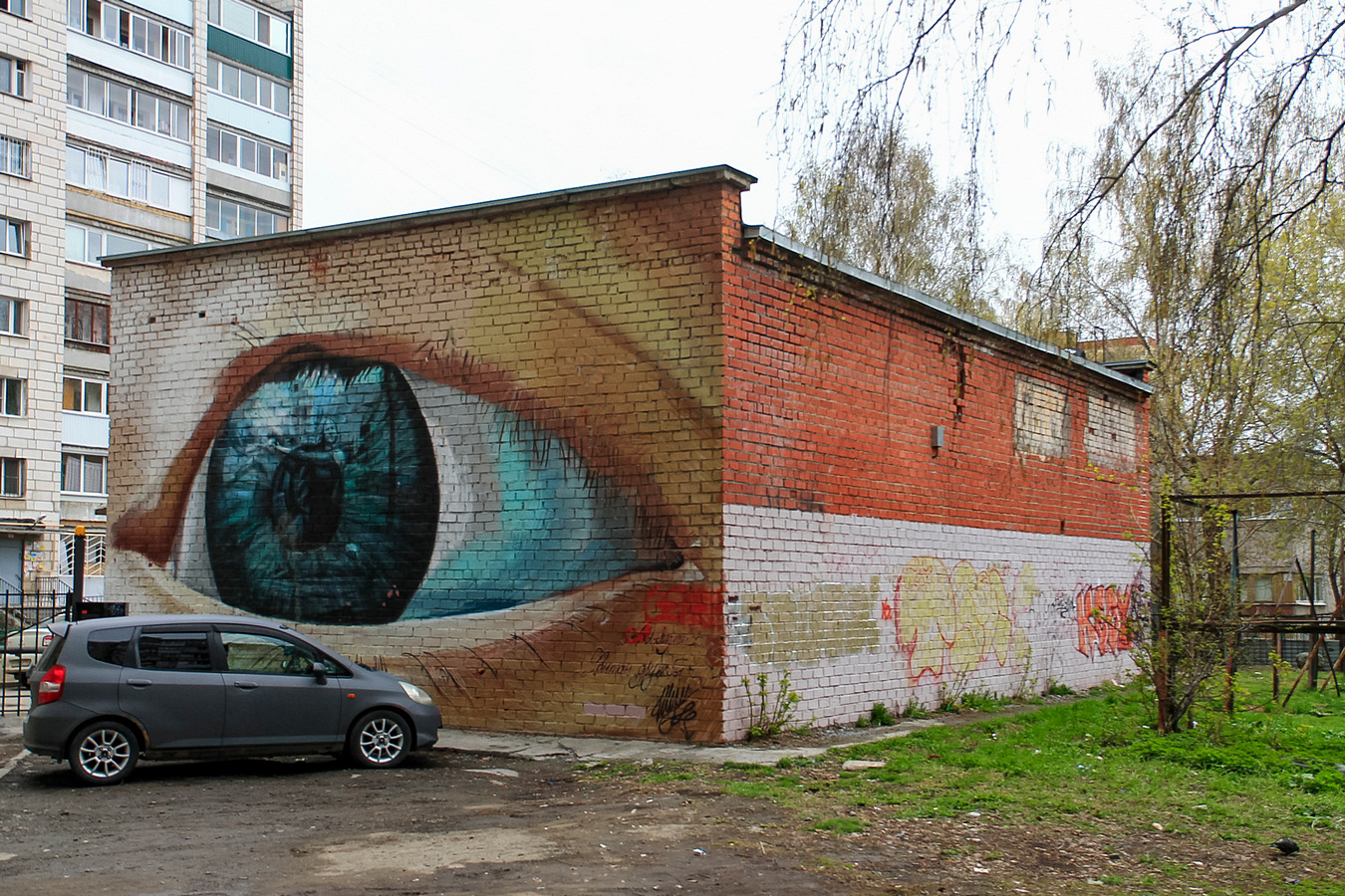 Екатеринбург, Проспект Седова, 23А. Монументальное искусство (мозаики, росписи, барельефы, сграфито)