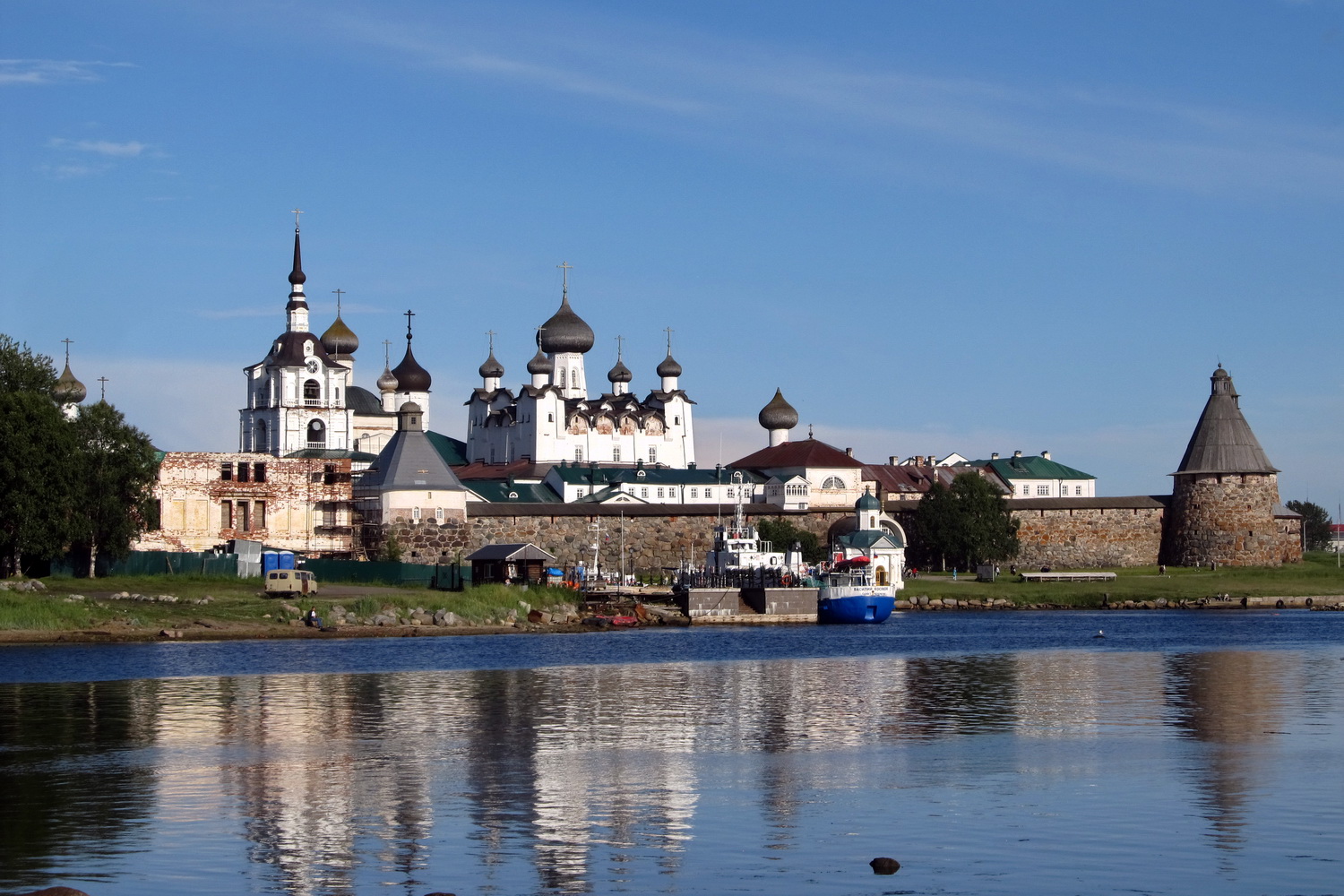 Приморский район, прочие н.п., пос. Соловецкий, набережная бухты Благополучия, 2; пос. Соловецкий, набережная бухты Благополучия, 1 корп. 9 Колокольня; пос. Соловецкий, набережная бухты Благополучия, 1 корп. 9 Никольская церковь; пос. Соловецкий, набережная бухты Благополучия, 1 Успенская башня; пос. Соловецкий, набережная бухты Благополучия, 1 корп. 9 Спасо-Преображенский собор; пос. Соловецкий, набережная бухты Благополучия, 4; пос. Соловецкий, набережная бухты Благополучия, 1 корп. 16 Благовещенская церковь; пос. Соловецкий, набережная бухты Благополучия, 1 Прядильная башня