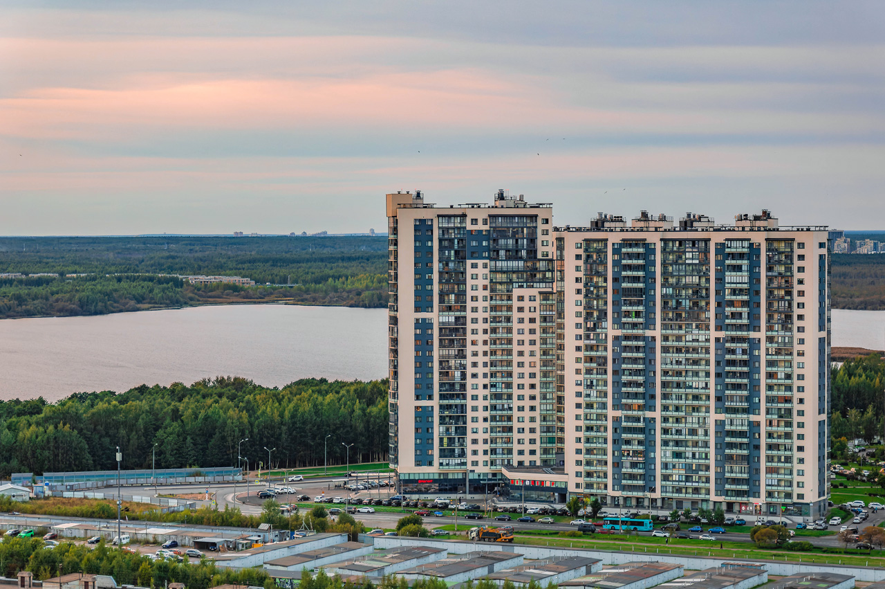 Peterburi, Шуваловский проспект, 92 / Мебельная улица, 49