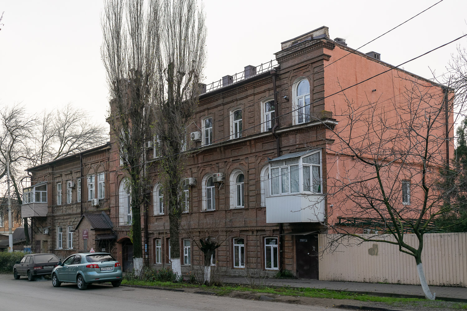 Новочеркасск, Площадь Ермака, 5; Площадь Ермака, 6