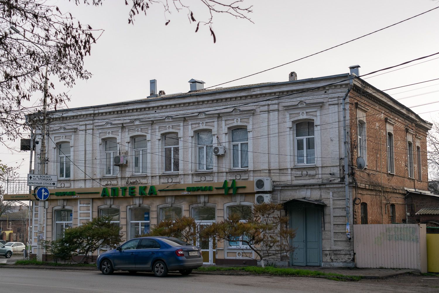 Новочеркасск, Красный спуск, 45 / Площадь Ермака, 4