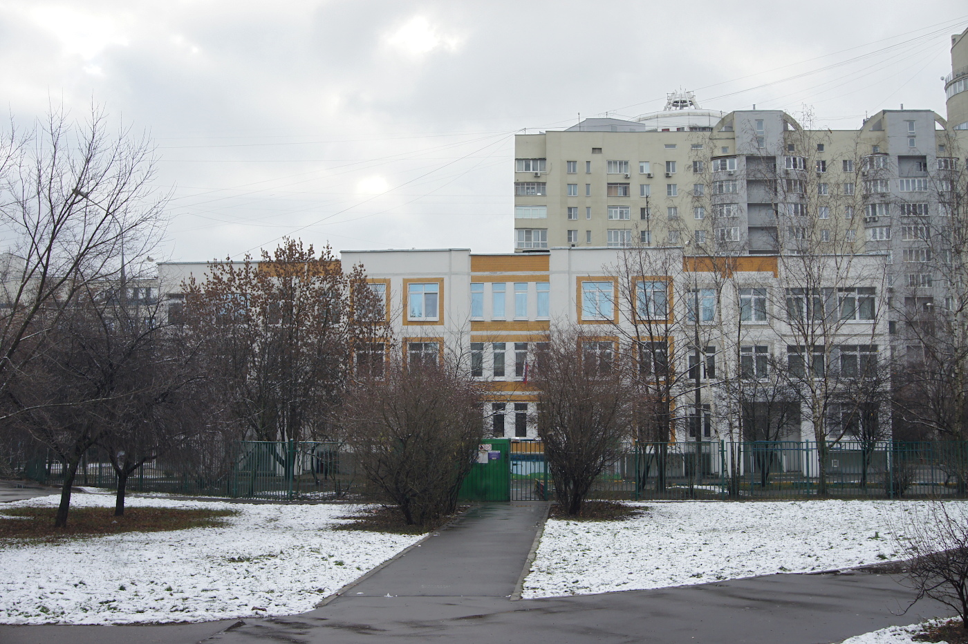 Москва, Люблинская улица, 163 / Новомарьинская улица, 1 корп. 1