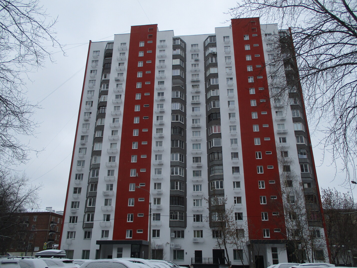 Москва, Средняя Первомайская улица, 38 / 13-я Парковая улица, 7