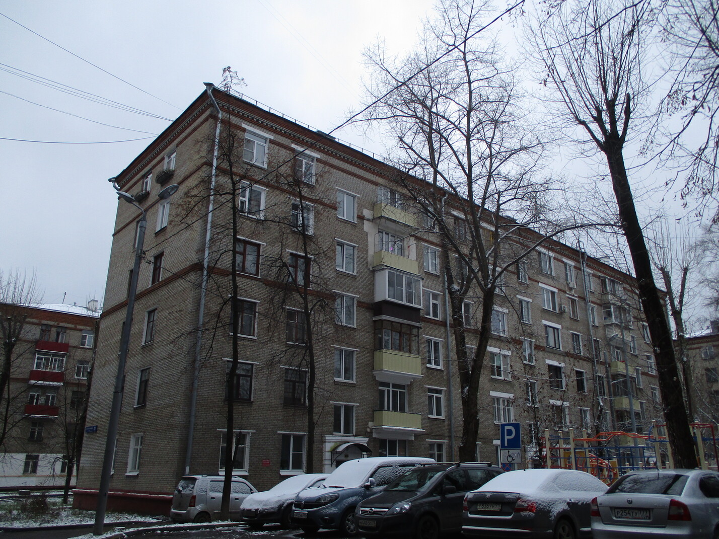 Moskwa, Средняя Первомайская улица, 33