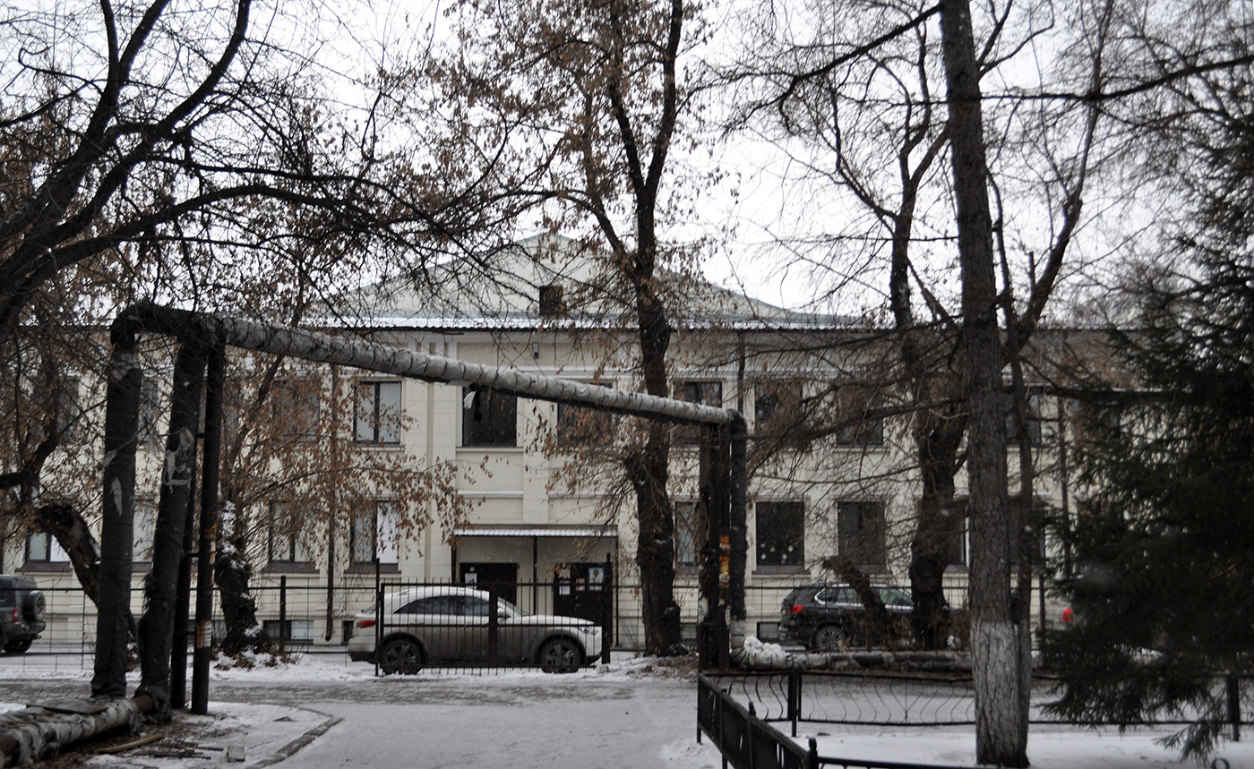 Omsk, Сибаковская улица, 5 / Горная улица, 11