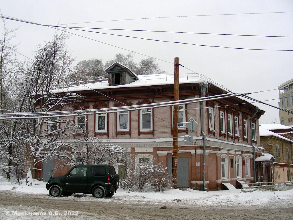 Нижний Новгород, Солдатская улица, 1 / Сенная площадь, 13А