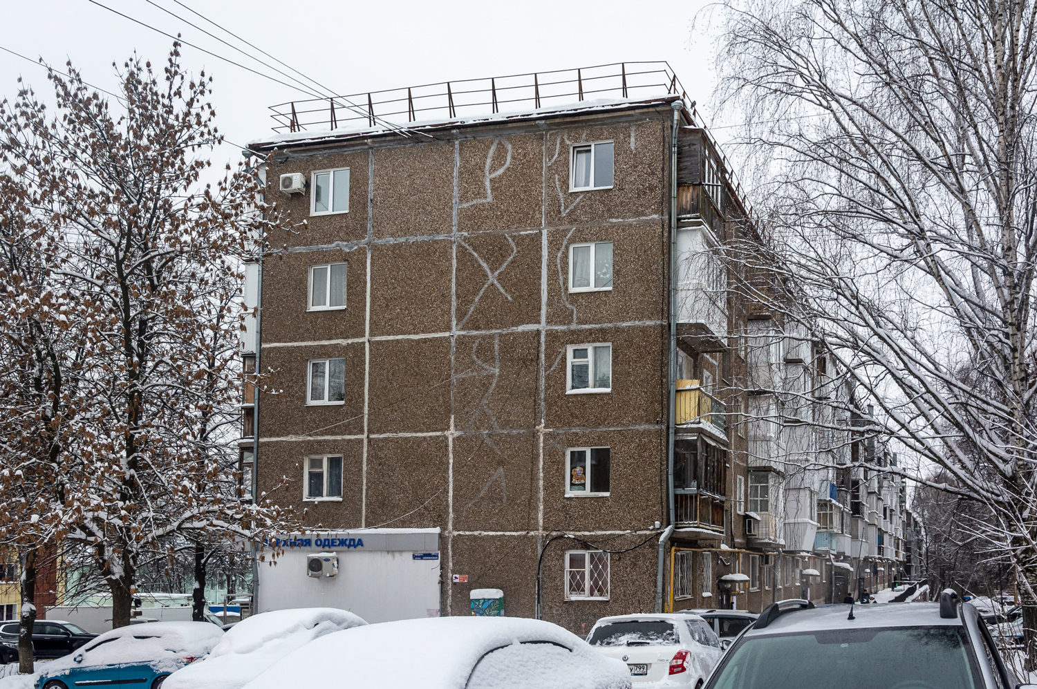 Уфа, Улица Ульяновых, 15 / Нежинская улица, 18