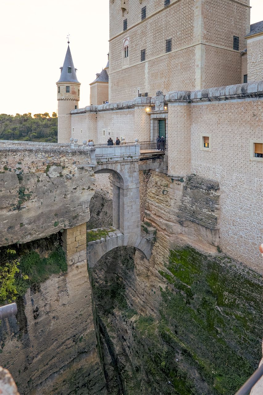 Сеговия, Plaza la Reina Victoria Eugenia