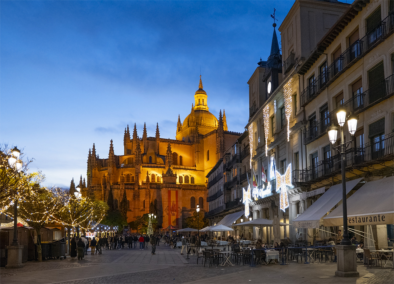 Segovia, Calle del Marqués del Arco, 1; Plaza Mayor, 1