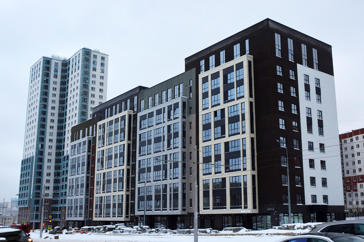 Пермь, Луньевская улица, 4; Улица Карпинского, 11