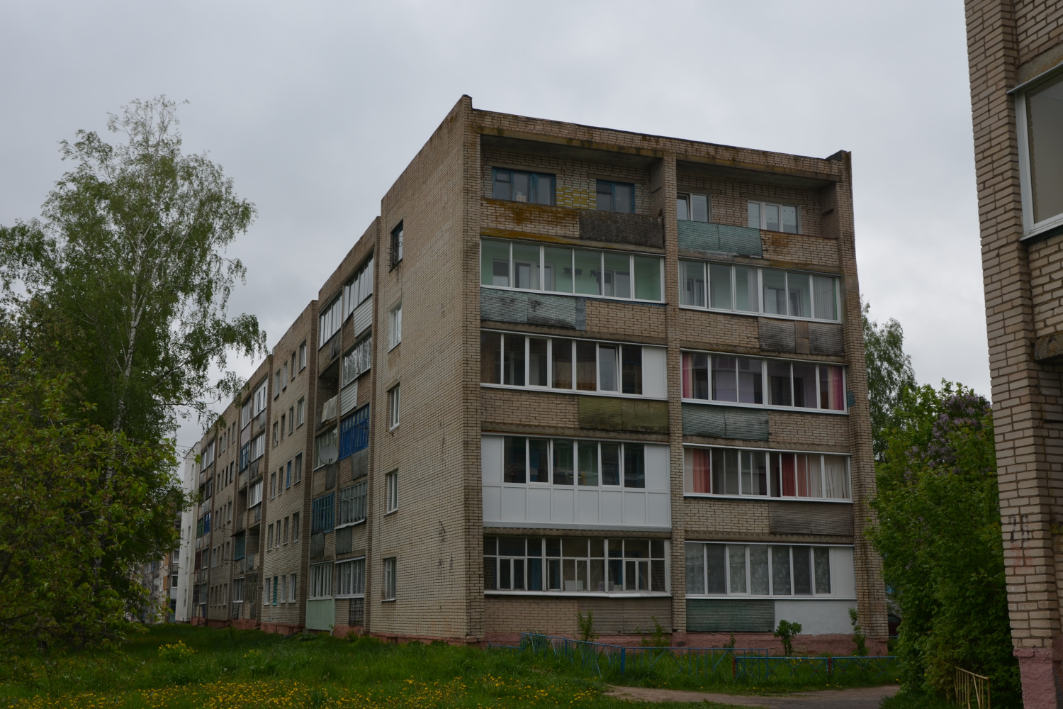 Лошница, Молодёжная улица, 18