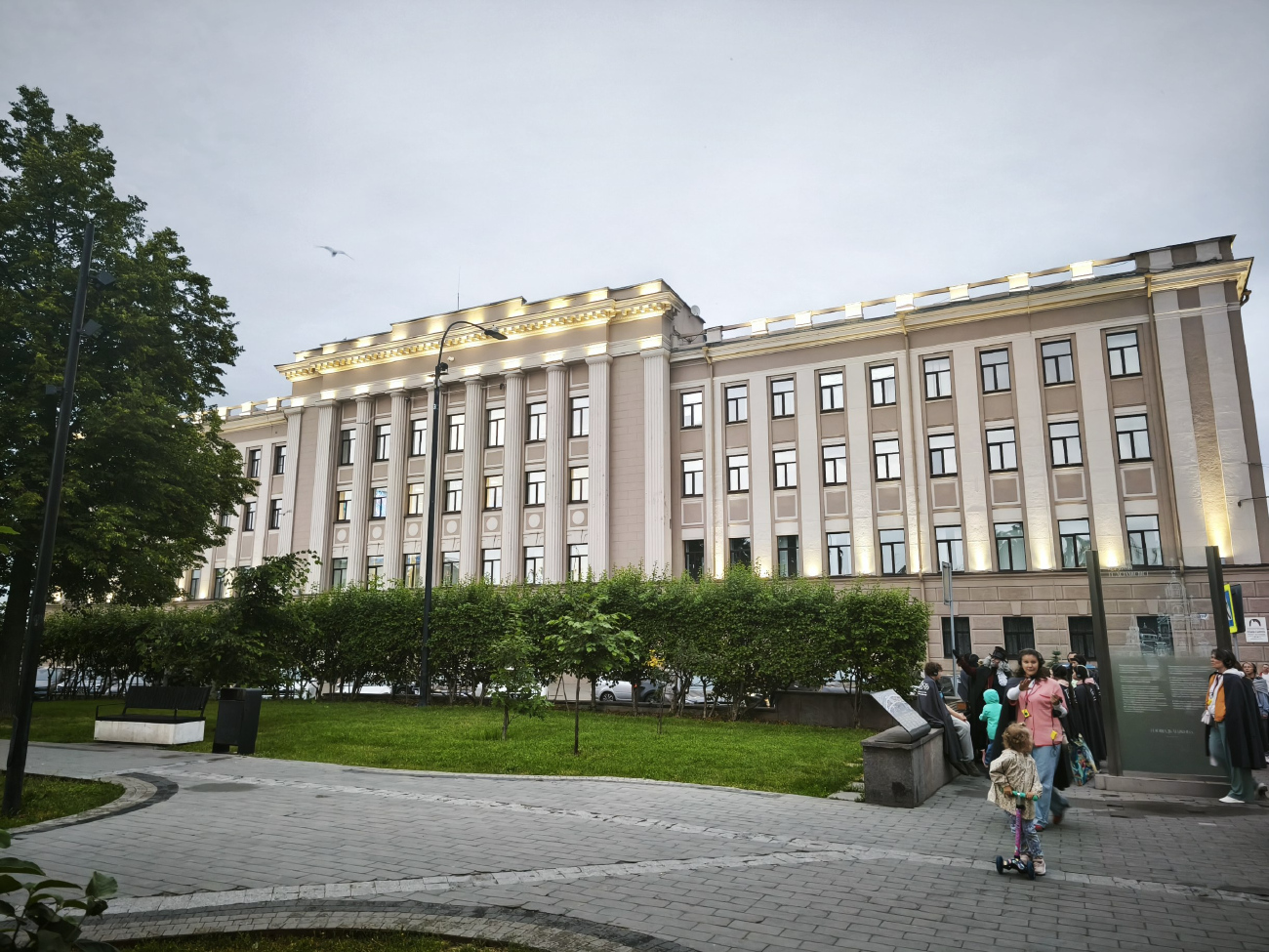 Нижний Новгород, Рождественская улица, 33 / Нижне-Волжская набережная, 15 / Площадь Маркина, 2