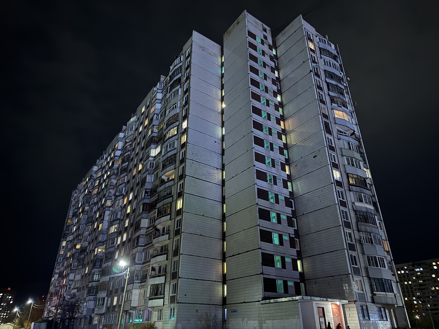 Yaroslavl, Ленинградский проспект, 88 / Улица Строителей, 23